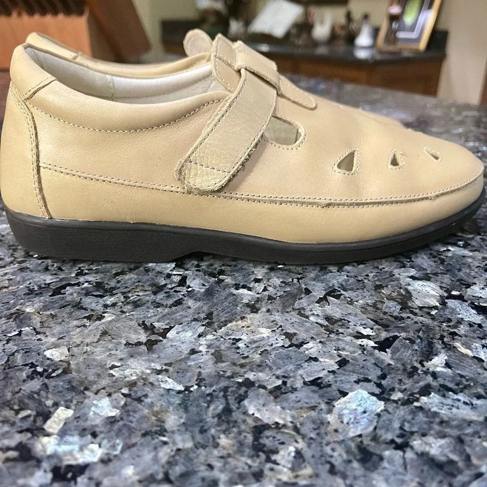 Propet Ladybug Wide Walking Shoes with Comfort Design Tan Leather Size 8D